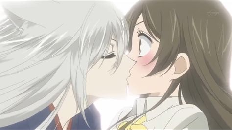 Kamisama kiss // Kamisama hajimemashita  --  Tomoe & Nanami beso ... Cerrando de nuevo el contrato como su familiar. Kamisama Tomoe, Romantic Comedy Anime, Kiss Anime, Comedy Anime, Kamisama Kiss, I Love Anime, Anime Kiss, Cute Anime Couples, Anime Shows