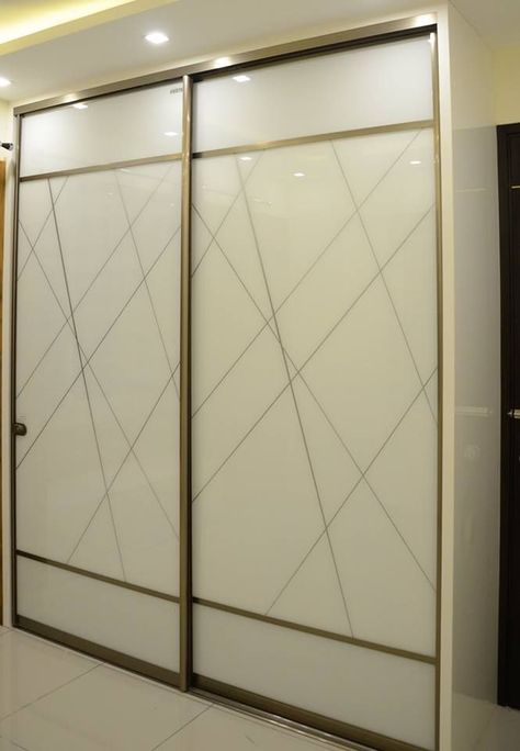 Wardrobe Gate Design, Pvc Cupboard Designs, Wardrobe Color Combination, Sliding Wardrobe Designs, Modern Closet Designs, White Cupboard, Sliding Door Wardrobe Designs, Glass Wardrobe, Kitchen Racks