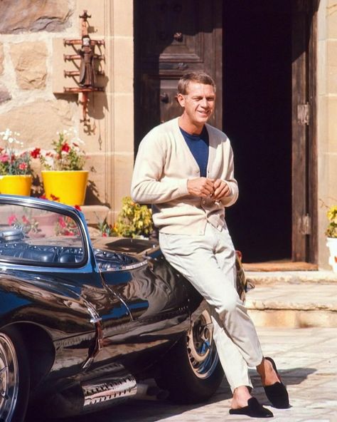 Instagram Steve Mcqueen Aesthetic, Steve Mcqueen Fashion, 60s Celebrities, Italian Men Fashion, British Fashion Classic, Hubert Givenchy, Mcqueen Outfit, Blue Outfit Men, Steve Mcqueen Style