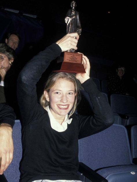 Cate Blanchett holds her Sydney Theatre Critics’s Circle Award for Best Newcomer, 1994. Andrew Upton, Catherine Élise Blanchett, Jennifer Coolidge, Cate Blanchett, Famous Women, Bob Dylan, Best Actress, Actors & Actresses, Sydney