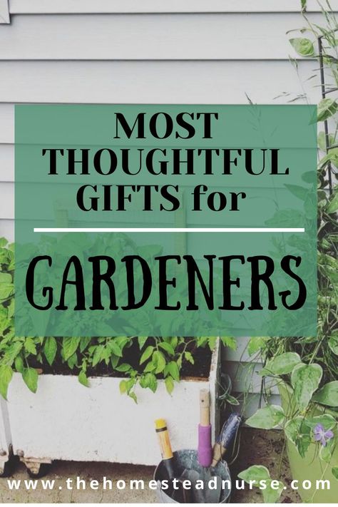 Diy Gardener Gifts, Crafts For Gardeners, Homemade Gifts For Gardeners, Gifts For A Gardener Mom, Diy Garden Gifts Ideas, Gardening Christmas Gifts, Garden Themed Gift Baskets, Gardening Gifts For Men, Best Gardening Gifts