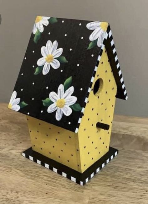 Decorative Bird Houses Wood, Diy Paint Birdhouse Ideas, Decorative Bird Houses Paint, Painted Bird Feeders Ideas, Hand Painted Bird Houses, Bee Garden Decor, Bird Feeders Painted, Painted Wood Bird Houses, Decorative Bird Houses Ideas Painted Birdhouses