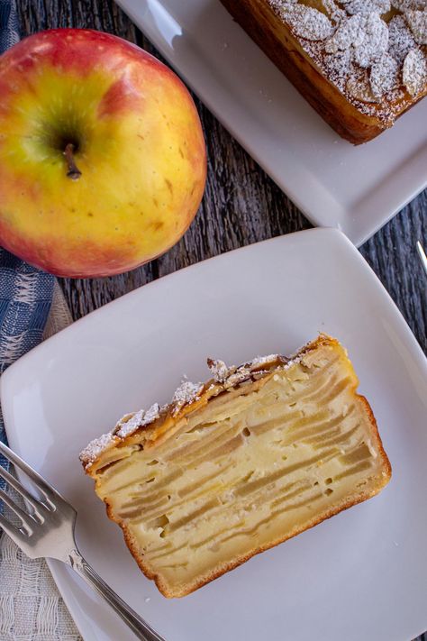 Apple Slice Cake, French Apple Recipes, Sliced Apple Cake Recipe, Apple Slice Cake Recipe, Sliced Apple Cake, Italian Apple Cake, Invisible Cake Recipe, Healthy French Desserts, Disappearing Apple Cake