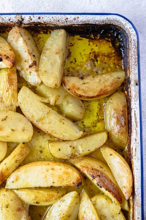 Greek Lemon Potatoes Authentic Greek Potatoes, Greek Lemon Potatoes Recipes, Lemon Garlic Potatoes Greek, Greek Potatoes Recipe, Easy Greek Lemon Potatoes, Copycat Taziki's Potatoes, Greek Style Potatoes Lemon, Greek Lemon Potatoes, Dill Potatoes