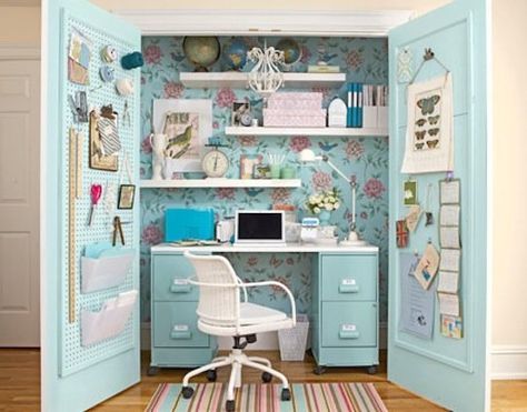 Small Space Inspiration: 10 Closets Turned Workspaces & Home Offices Sewing Closet, Small Sewing Rooms, Koti Diy, Closet Office, Desk Ideas, Office Crafts, Small Home Office, Craft Room Office, Sewing Rooms