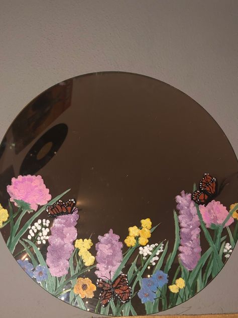 Mirror Painting Butterfly, Painting Ideas For Mirrors, Painted Flower Mirror, Flower Painting On Mirror, Paint Mirror Ideas, Acrylic Painting On Mirror, Butterfly Mirror Painting, Mirror Flower Painting, Flowers Painted On Mirror