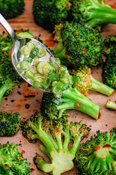 Roasted Asian broccoli on a sheet pan is a spicy vegetable side dish you'll love. Easy to bake in the oven with a ginger sesame oil sauce. Asian Broccoli Recipes, Instant Pot Beans Recipe, Steam Broccoli, Asian Broccoli, Chinese Broccoli, Beef Recipe Instant Pot, Asian Side Dishes, Raw Veggies, Easy To Bake