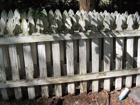 Repurposed For Life: IDEAS FOR FENCE PICKETS White Wooden Fence, Picket Fence Ideas, Painted Fence, Fence Pickets, White Picket Fence, Fence Paint, Fence Ideas, Wooden Fence, Life Ideas