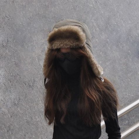 Hat Aesthetic, Fur Hat, Girl Swag, Discord Server, Girl Style, Aesthetic Outfits, Outfits Aesthetic, Fun Games, Group Chat