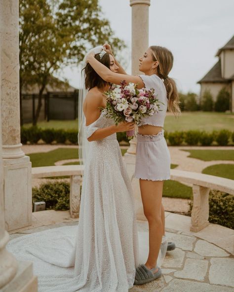 Brooklyn Mcknight Wedding Dress, Candid Bridesmaid Photos, Bailey Mcknight Wedding, Brooklyn And Bailey Wedding, Brooklyn Mcknight Wedding, Brooklyn Mcknight, Bailey Mcknight, Cute Youtube Couples, Famous Twins