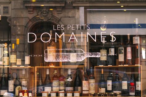 Wine Shop Front Design, Wine Shop Sign, Wine Shop Window Display, Wine Window Display, Bar Window Display, Wine Store Display, Wine Window, Wine Shop Interior, Bar Deco