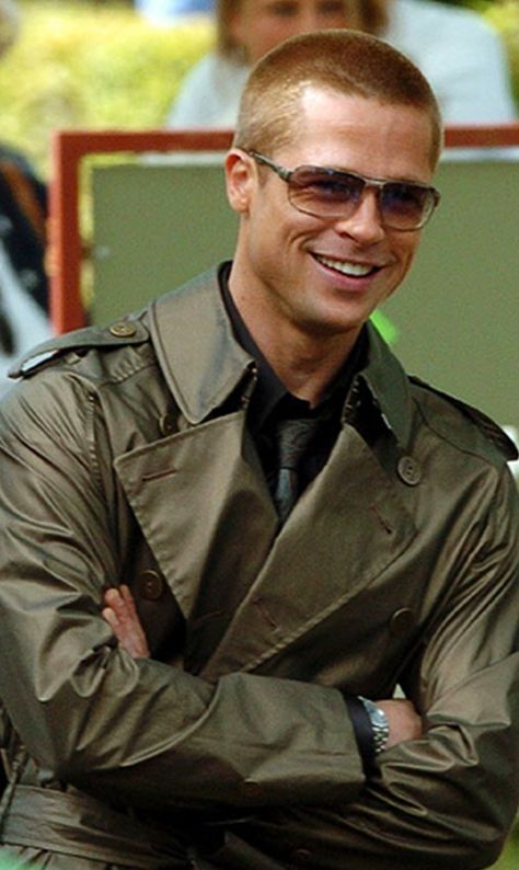 Brad Pitt with a beautiful smile. Brad Pitt Smile, Brad Pitt Oceans 11, Brett Pitt, Brad Pitt Sunglasses, Rusty Ryan, Bradley Pitt, Brad And Angelina, Brad Pitt And Angelina Jolie, Jolie Pitt