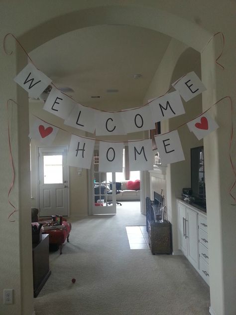 It's easy to make the kids feel special with a sign like this.  Could be <3 Welcome Home <3 from camp or college.  Could be a Happy Birthday sign. Welcome Home Decorations Ideas Party Diy, Welcome Home From College Ideas, Welcome Home Craft Ideas, Welcome Surprise Ideas, Welcome Back Boyfriend Ideas, Welcome Home Surprise Ideas, Diy Welcome Home Banner, Welcome Home Husband Surprise, Welcome Home For Boyfriend