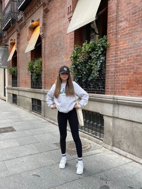 Rehab Outfit, Comfy Movie Date Outfit, College Astethic, Hoodie Leggings Outfit, Singapore Ootd, Movie Outfit Ideas, Baguio Outfit, College Outfits Leggings, Black Leggings Casual