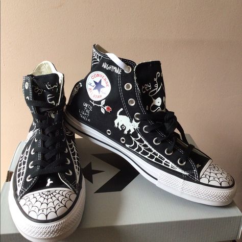 Converse Chuck Taylor All Star Pro Sean Pablo Black High Top Skate Shoe. Unique Custom Art Work With Spider Web Design.Lace Up Closure. Fits True To Size. New With Box. Diy Converse, Sean Pablo, Cool Converse, Cute Converse Shoes, Converse Design, Custom Skates, Grunge Shoes, Spider Web Design, Embroidered Converse