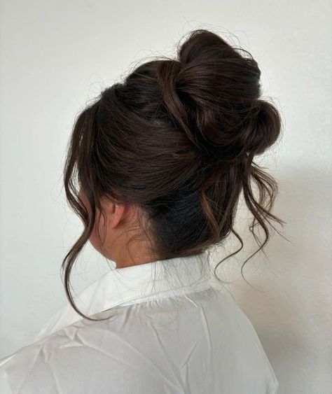 AR | 30A | PRO BRIDAL STYLIST | | loving the high bun trend for wedding parties this year! Fun fact about me, I love spotting trends in the wedding industry. I was... | Instagram High Veil Placement Bridal Updo, High Bun And Veil, Bridal Messy High Bun, Wedding Veils With Hair Up Updo High Bun, High Bun Veil, Romantic Bun Hairstyles, Veil Over Bun, High Updo Wedding With Veil, Party Buns Hairstyles