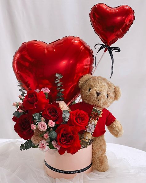 Welcoming the month of love like 🧸🌹♥️🎈🍫 And just like that, Valentine’s in just 13 days left! You wouldn’t want to miss it 🥰 Save up for … | Instagram Valentine Flower Arrangements, Valentines Bricolage, Valentines Day Baskets, Valentine Gift Baskets, Valentine Baskets, Valentine Bouquet, Valentine's Day Gift Baskets, Valentines Balloons, Valentines Gift Box