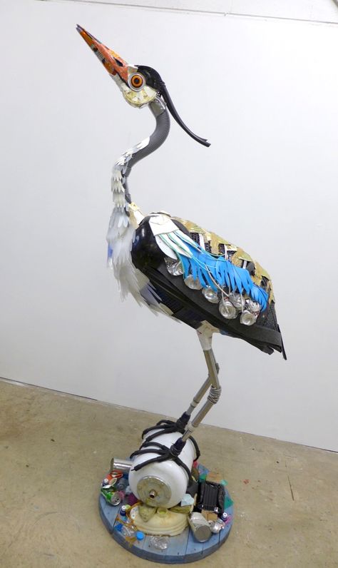 Trash Animal Sculptures, Sculpture Art From Waste, Recycled Sculpture Art, Sculptures Out Of Recycled Materials, Recycled 3d Art, Animals From Waste Material, Sculptures Made From Recycled Materials, Recycled Materials Sculpture, Sculpture Out Of Recycled Materials