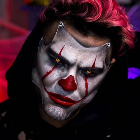 Pennywise Makeup for men.  Make up by: Alex Faction Natural Curls, Nature, Makeup Ideas For Men, Halloween Makeup Ideas For Men, Evil Clown, Halloween Makeup Ideas, Curly Hair Updo, Natural Curls Hairstyles, Clown Makeup