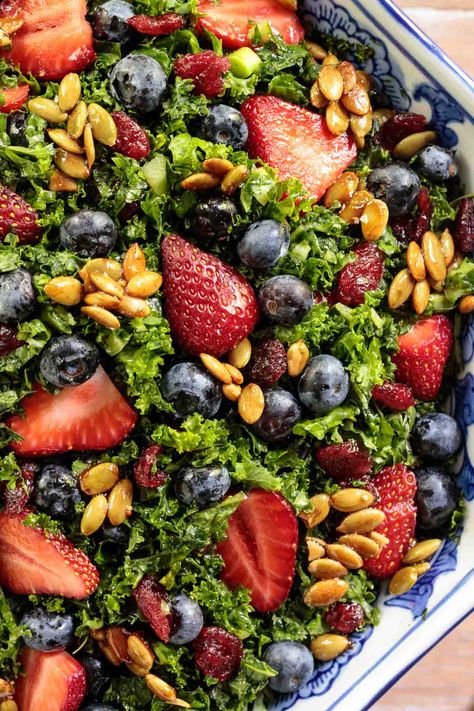 Kale Berry Salad, Kale Blackberry Salad, Kale And Strawberry Salad, Kale Strawberry Salad, Kale Salad Ideas, Summer Kale Salad Recipes, Meatless Salads, Candied Pepitas, Kale Salad Vegan