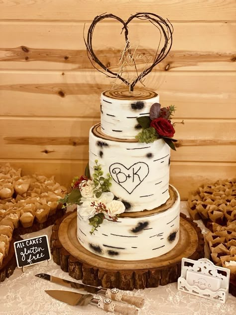 Birch Wood Wedding Cake, Birch Cake Wedding, Aspen Wedding Cake, Western Wedding Cake Ideas, Birchwood Cake, Wedding Cake Birch Tree, Farm Wedding Cake, Birch Tree Wedding Cake, Birch Tree Cake