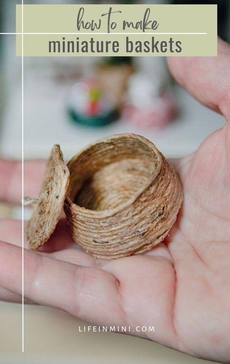 Accessorize your dollhouse with mini baskets and bins using just twine, white glue and plastic bottle caps of all shapes and sizes. This easy tutorial shows you how to make miniature baskets of all sorts to fit the decor of any style dollhouse and for any scale. -- LifeInMini.com Minature Things How To Make, Tiny Dollhouse Diy, Diy Miniature Decor, Miniatures For Beginners, Barbie Miniatures Diy, Making Dollhouse Miniatures, Dollhouse Display Ideas, Diy Mini Dollhouse Accessories, Mini Dollhouse Furniture Diy