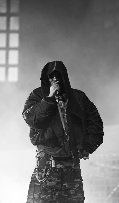 Future Concert, Anarchy Symbol, Future Rapper, Rapper Outfits, Trap Rap, Wallpapers Widgets, Trust You, Aesthetic Picture, Future Outfit