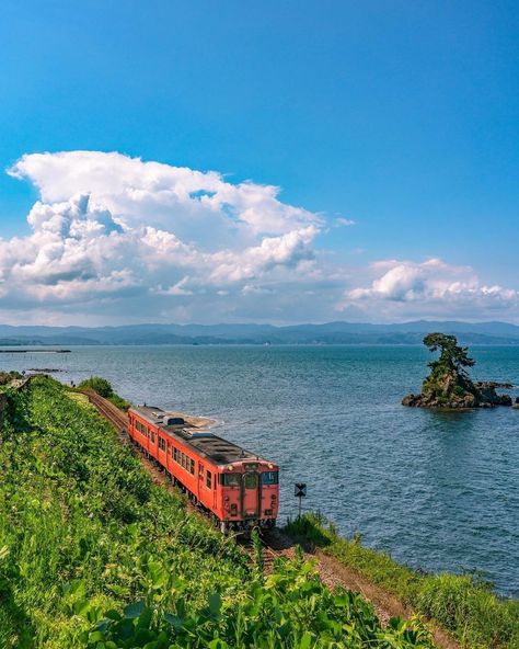 Japan Coast, Toyama, Visit Japan, Fishing Villages, Future Travel, Blue Water, Stunning View, Japan Travel, The Rock