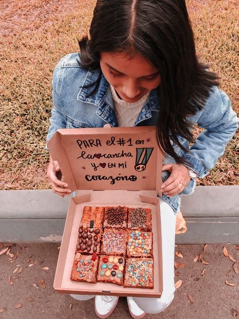 Brownie Personalizado con Dedicatoria para la personita especial que tu amas ❤ Cake Brownie, Brownie Cake, Matzo, Brownies, Happy Birthday, Bread, Cake, Birthday