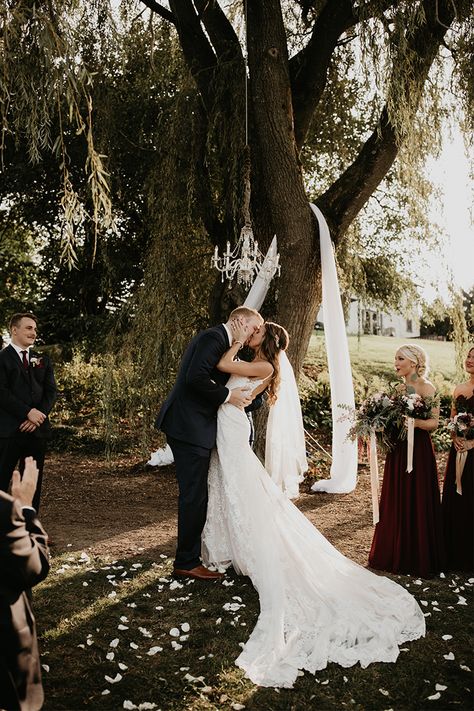 First Kiss Picture, First Kiss Wedding, Willow Tree Wedding, Pittsburgh Wedding Photography, Wedding Picture Poses, Wedding Kiss, Beautiful Wedding Photos, Pittsburgh Weddings, Wedding Photos Poses