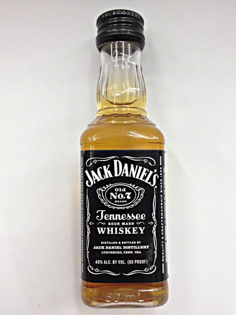 Jack Daniels Mini Bottles, Whiskey Bottle Labels, Jack Daniels Gifts, Jack Daniels Single Barrel, Jack Daniels Honey, Mini Alcohol Bottles, Jack Daniels Bottle, Mini Liquor Bottles, Jack Daniels Distillery