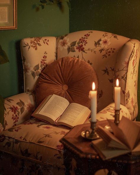 Reading At Night, Autumn Reading, Cosy Reading, Cosy Autumn, Happy September, Hardwood Floors Dark, September 1st, Autumn Night, English Country House