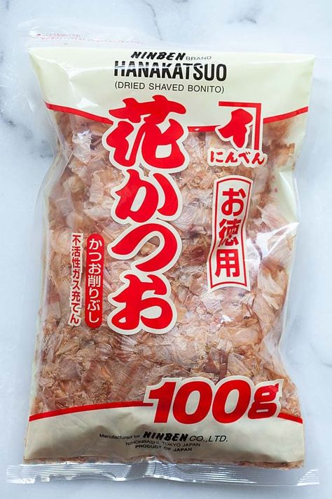 A packet of dry bonito flakes used for dashi recipe. Dashi Recipe, Hot Pot Recipe, Bonito Flakes, Dashi Broth, Ramen Recipe, Easy Japanese Recipes, Rasa Malaysia, Ramen Noodle Recipes, Japanese Recipes