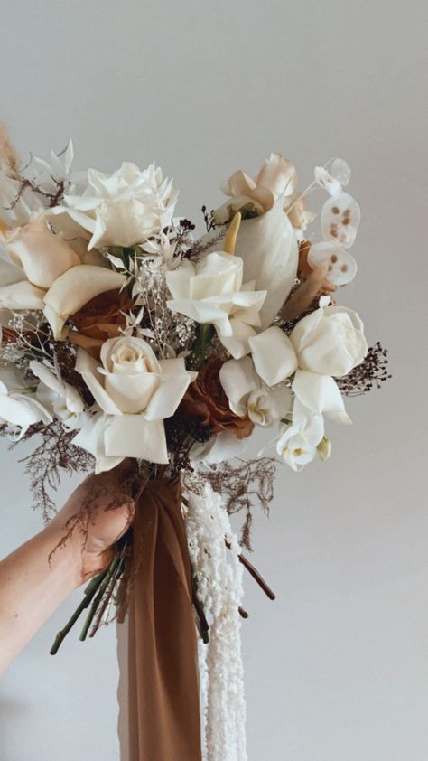 Brown Flower Bouquet, Brown Bouquet, Boho Bridal Bouquet, Modern Wedding Flowers, Wedding Reception Flowers, Bridal Bouquet Flowers, Winter Bouquet, Brown Wedding, Event Floral Design