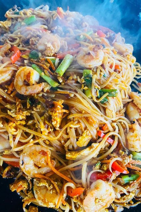 shrimp pad thai on a plate Blackstone Shrimp, Hibachi Recipes, Griddle Cooking Recipes, Shrimp Pad Thai, Shrimp Noodles, Thai Shrimp, Outdoor Cooking Recipes, Pad Thai Sauce, Blackstone Grill