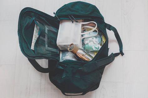 Want to know what you must pack for India as a woman? Here's a sustainable clothing packing list and plenty of packing and travel tips so you can travel light. India Packing List Woman, Clothing Packing List, India Packing List, Baggu Leather, Carryon Suitcase, Europe Packing, Packing Travel, Packing For Europe, Packing Clothes