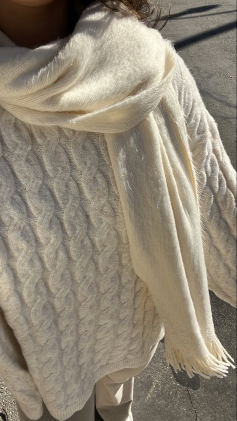 White Scarf Outfit, Preppy Scarf, Scarf Aesthetic, Neutral Scarf, How To Wear A Blanket Scarf, Trendy Scarves, Thick Scarf, Beige Scarf, Cute Scarfs