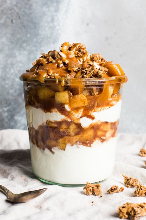 Peach Cobbler Parfait, Coconut Yogurt Parfait, Yogurt Parfait Cups For Party, Chocolate Yogurt Parfait, Fall Yogurt Parfait, Yogurt Parfait Bar Buffet, Bariatric Breakfast, Yogurt Ideas, Breakfast Parfait Recipes