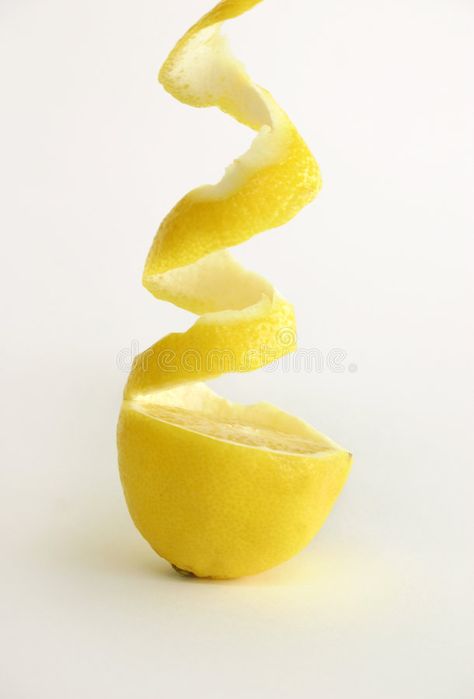 Lemon Photo, Juice Ad, Natural Skin Lightening, Lemon Uses, Fruit Shop, Fruit Peel, Cute Baking, Everyday Dishes, Cocktail Art