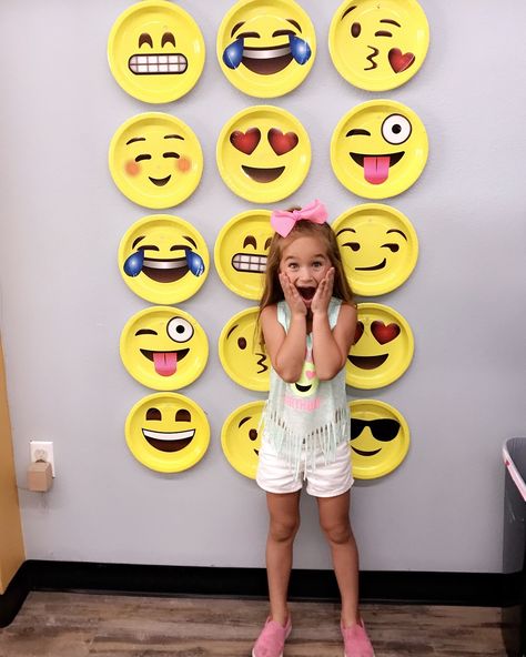 Emoji Activities For Kids, Bookfair Themes, Emoji Party Ideas, Emoji Craft, Emoji Birthday Party, Diy Classroom Decorations, Emoji Birthday, Emoji Party, Cream Cakes