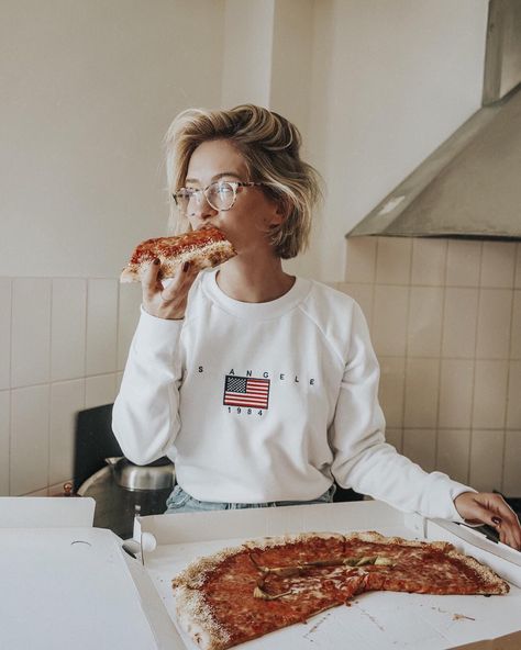 How I Apply Self-Care to My Finances | The Everygirl Rianne Meijer, Pizza For Breakfast, Pizza Photo, Pizza Girls, Food Photoshoot, Julianne Hough, Paid Off, Breakfast Pizza, Eat Pizza