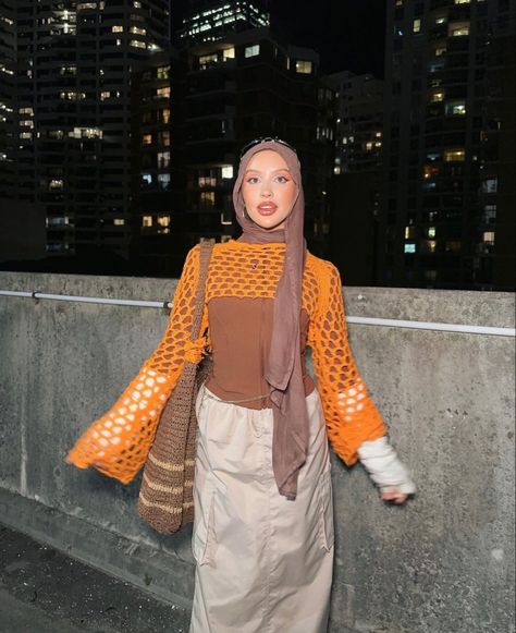 #hijab #hijabfashion Retro Style Hijab 90s, Aesthetic Muslim Outfits, Layered Outfits, Hijab Fashion Summer, Hijabi Fits, Hijab Collection, Orange Outfit, Modesty Fashion, Muslim Fashion Outfits