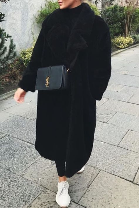 fall outfit ideas #fallfashion #ootd Teddy Coat Outfit, Casual Confortable, Comfortable Casual Outfits, Winter Mode Outfits, Black Leggings Outfit, Stylish Lifestyle, Long Black Coat, Coat Outfit, Looks Black