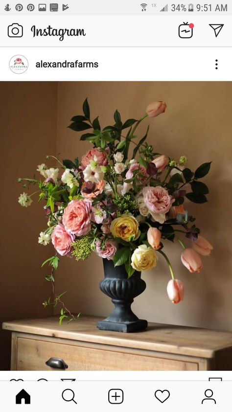 Beautiful Flower Arrangements, Flower Arranging, Deco Floral, Center Pieces, Wedding Flower Arrangements, Arte Floral, Floral Centerpieces, Beautiful Blooms, Wedding Flower