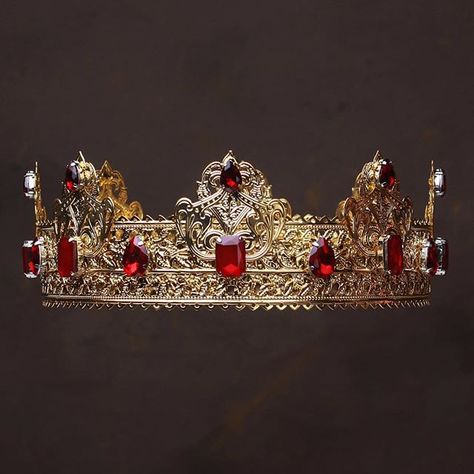 Evil Queen Gold Crown, Fantasy Crowns King, Midevil Crowns Queen, Royal King And Queen Aesthetic, Medieval Crown Queens, Medieval Crown King, Mens Crowns, King Crown Aesthetic, Technoblade Crown