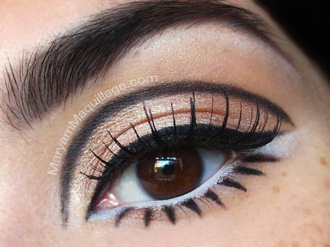 1960s Makeup Eyes, Twiggy Lashes, Mod Makeup, 1960s Makeup, Twiggy Makeup, Bottom Liner, Egyptian Makeup, Vintage Makeup Looks, Halloweenský Makeup