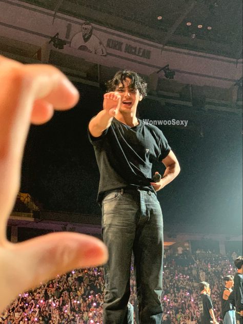 Kim Mingyu Concert Photos, Kpop Concert Aesthetic Seventeen, Svt Concert Pics, Seventeen Concert Pics, Mingyu Seventeen Concert, Seventeen Concert Photos, Seventeen Concert Aesthetic, Mingyu Lollapalooza, Mingyu Concert