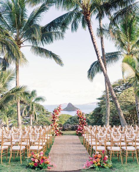 The most perfect ceremony layout and floral arrangements to enhance this amazing view! I mean.. look at those colors!! Kualoa Ranch will always have our heart 😍⁠ ⁠ 📸 @ashleygoodwinphoto⁠ .⁠ .⁠ .⁠ #loveletterweddings #LLW #destinationweddingplanner #destinationwedding #hawaiiweddingplanner #hawaiiwedding #oahuweddingplanner #oahuwedding #tropicalwedding #colorfulwedding #weddingplanner #weddingstyle #weddinginspiration #engaged #weddingstylist #weddingdesign #weddingplanning #weddingday #dream... Hawaii Wedding Chapel, Hawaii Wedding Inspiration, Intimate Hawaii Wedding, Hawaii Small Wedding, Hawaiian Wedding Traditions, Green And White Color Palette, Hawaiin Wedding, Paliku Gardens Wedding, Wedding Ideas Hawaii