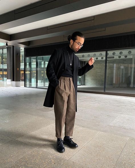 Brown Blazer Outfit Men, Tim Dessaint, Pleated Pants Outfit, Streetwear High Fashion, Brown Pants Men, Brown Pants Outfit, Black Blazer Men, Men's Street Style, Blazer Outfits Casual