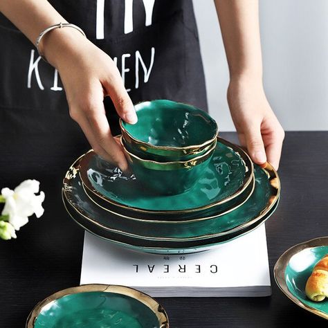 Green Dinnerware Table Setting, Green Crockery, Dark Green Plates, Rustic Dinnerware Sets Green, Ceramic Dinnerware Set Green, Dark Green Dinner Plates, Body Wash Packaging, Apartment Wishlist, China Crockery